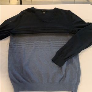 Van Huesen Pull Over Sweater - Large